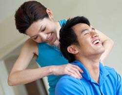 Kĩ năng massage, xoa bóp toàn thân hiệu quả cho chồng
